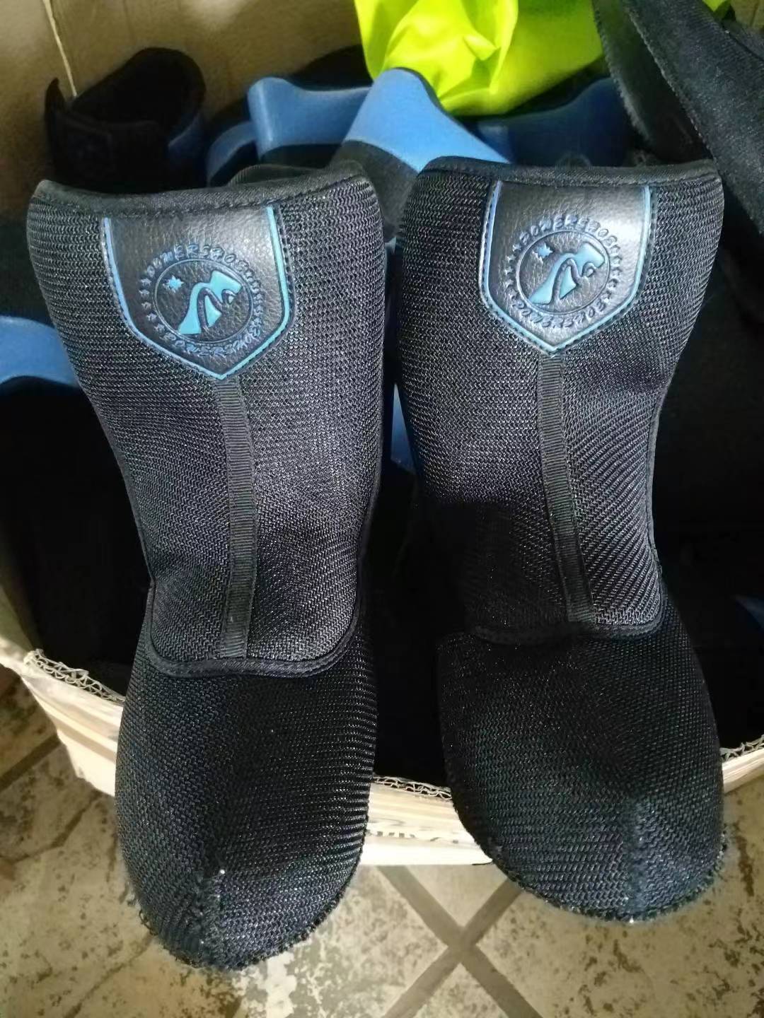 Gray and blue Inner Sleeve replacement liner for jump shoes