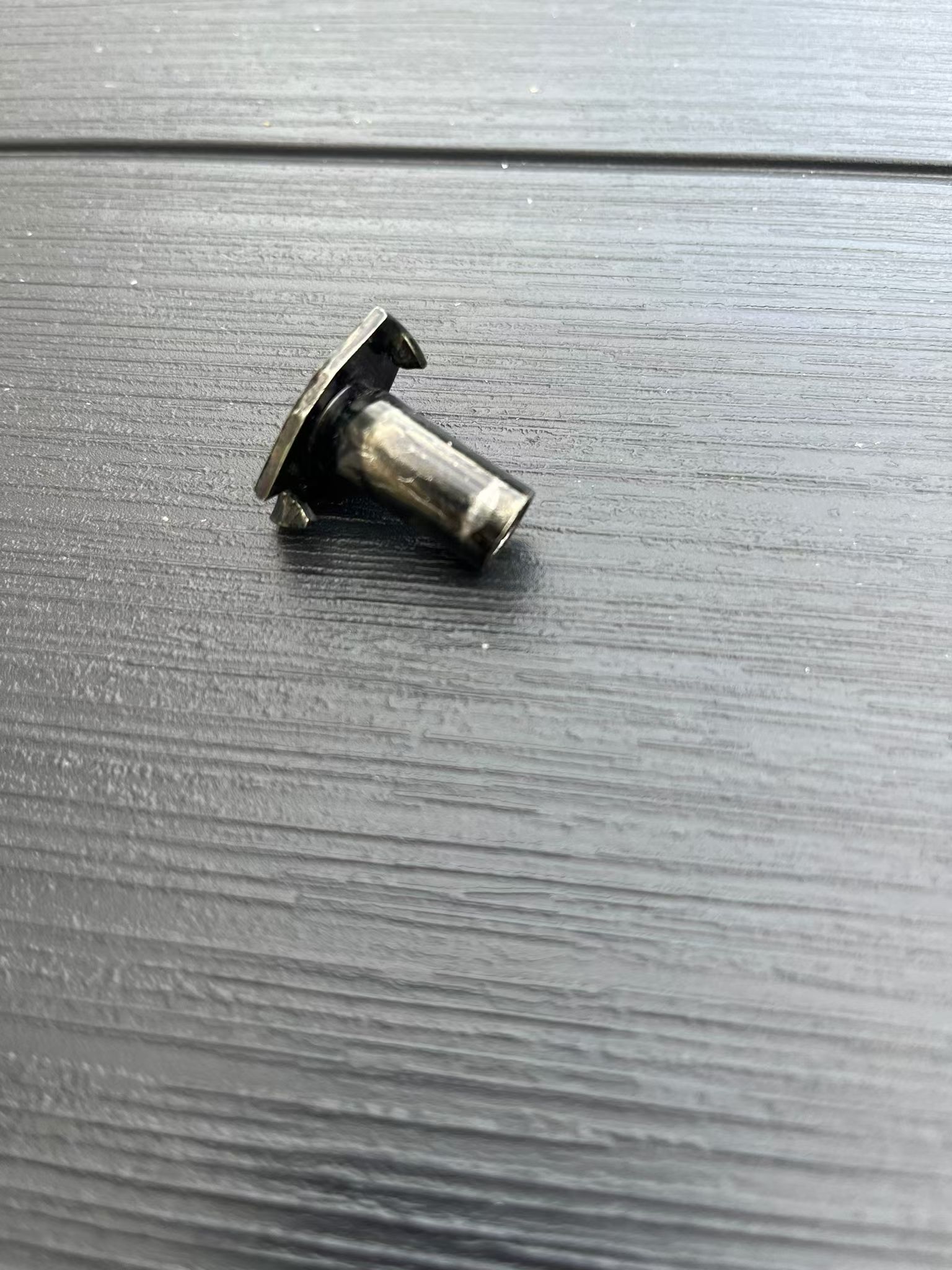 Child straight screw and nut detail